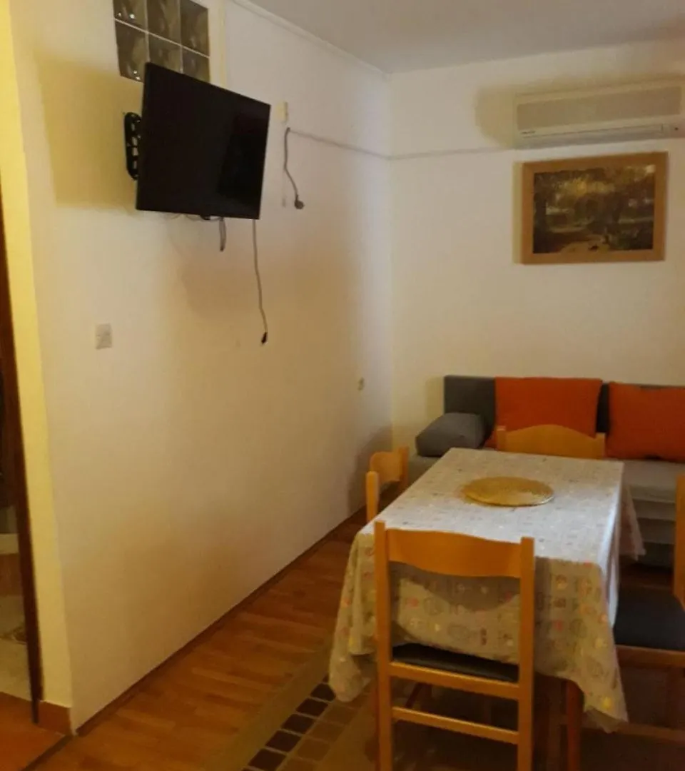 Apartments Ivo Pag Town