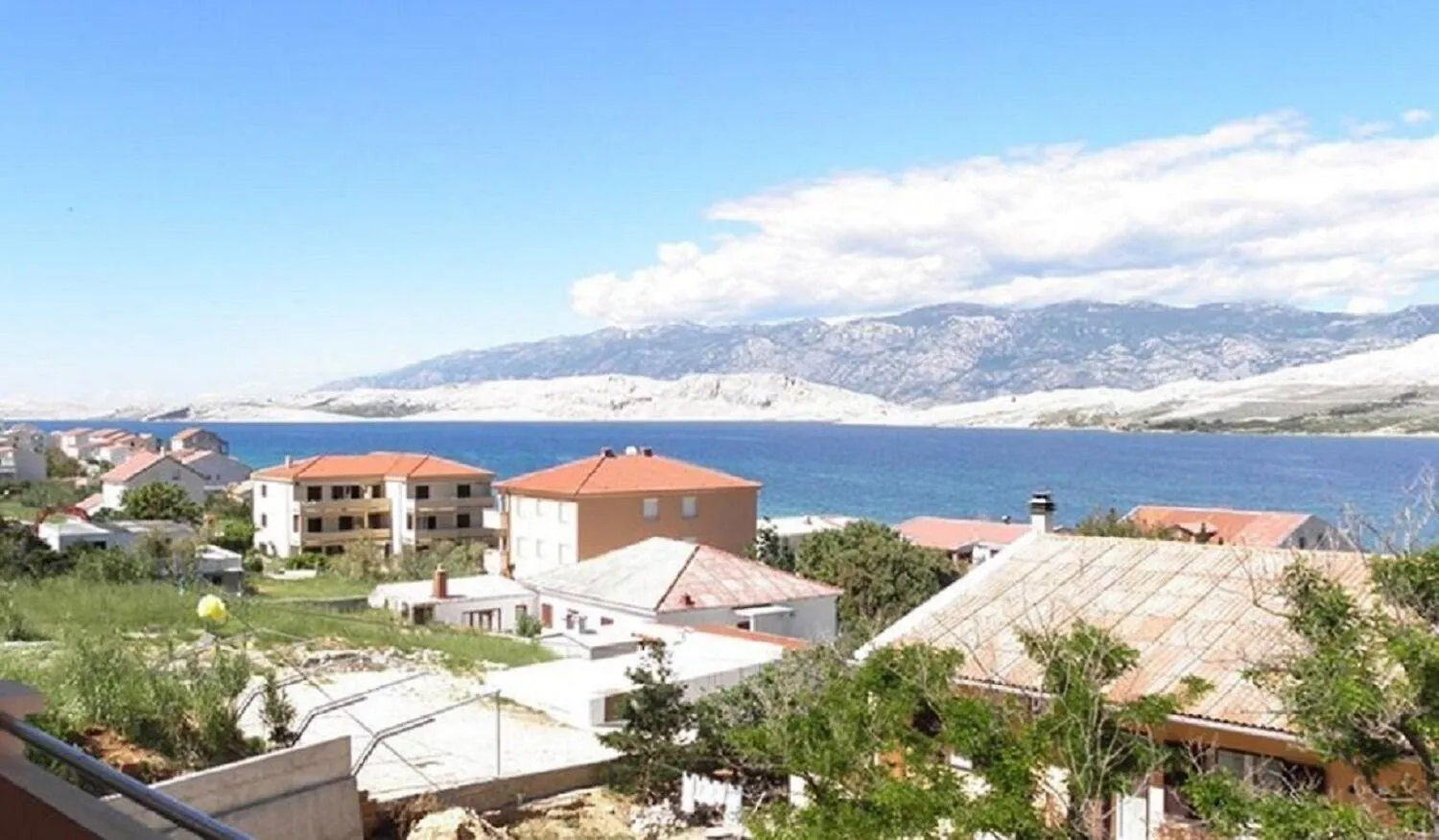 Apartments Ivo Pag Town